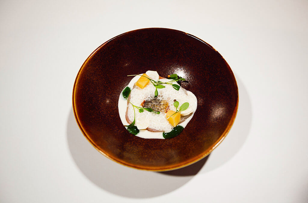 Dorada con membrillo, emulsión de mantequilla y cítricos