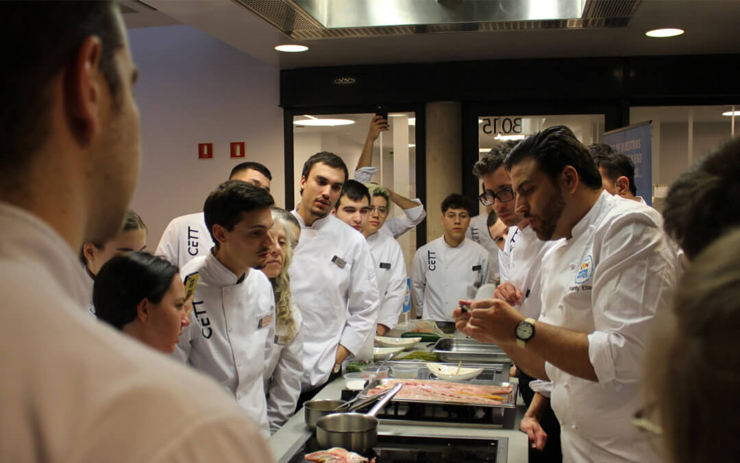 Los pescados criados en nuestras costas, al alcance de los futuros cocineros de Barcelona de la mano de Xanty Elías