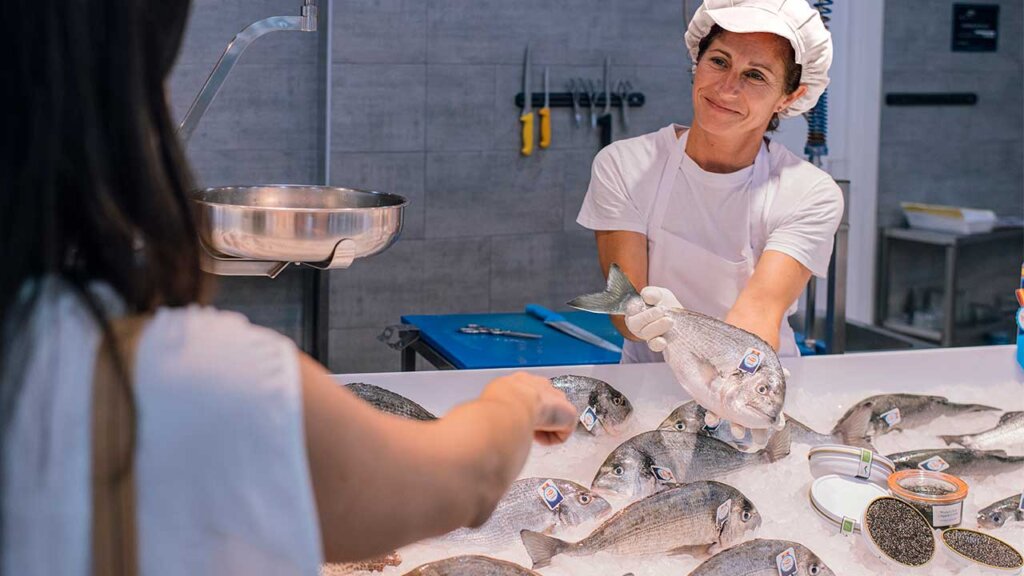 Cómo reconocer el pescado de origen español: guía para comprar con confianza